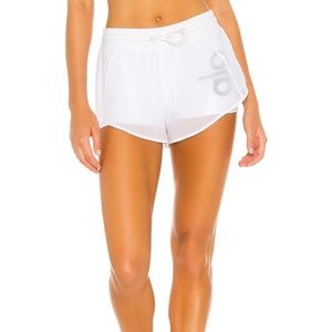 ALO Yoga Ambiance Shorts White medium